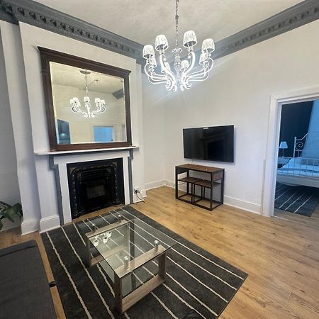 First Floor One Bed Apartment In Central West London Exteriör bild