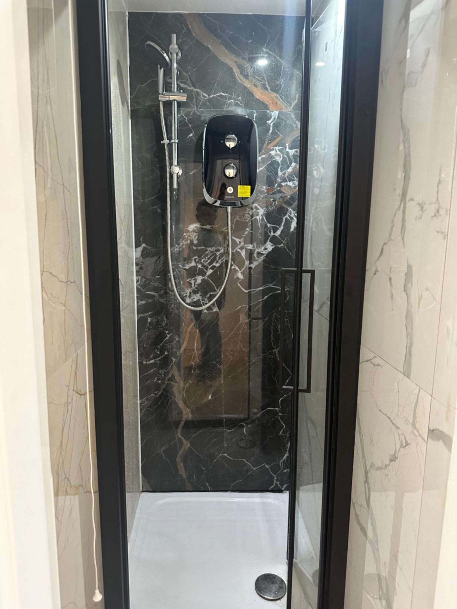 First Floor One Bed Apartment In Central West London Exteriör bild