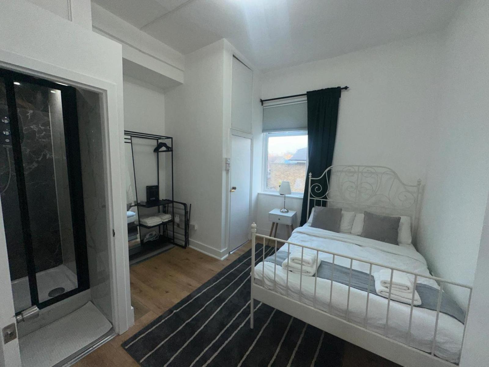 First Floor One Bed Apartment In Central West London Exteriör bild