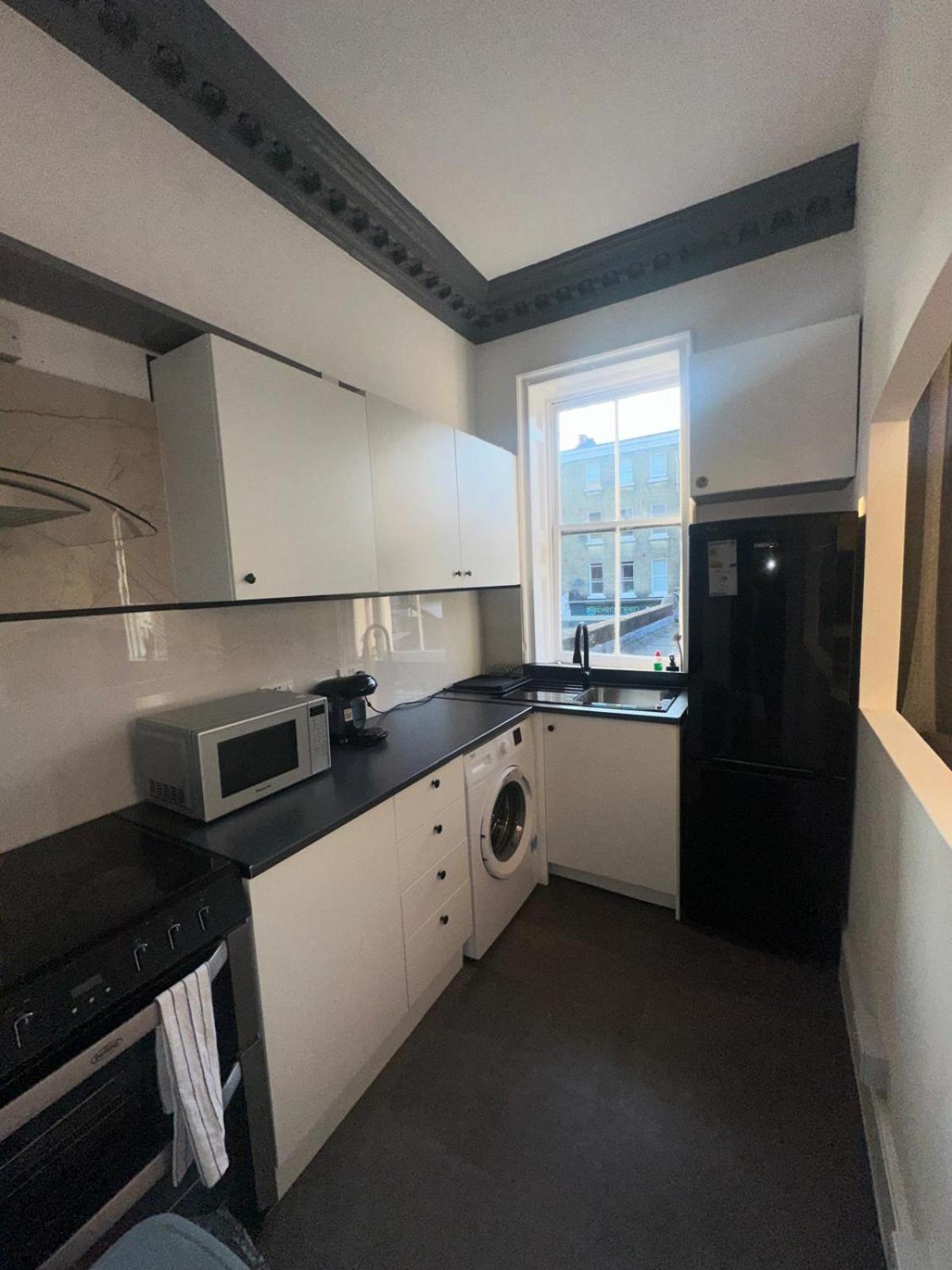 First Floor One Bed Apartment In Central West London Exteriör bild