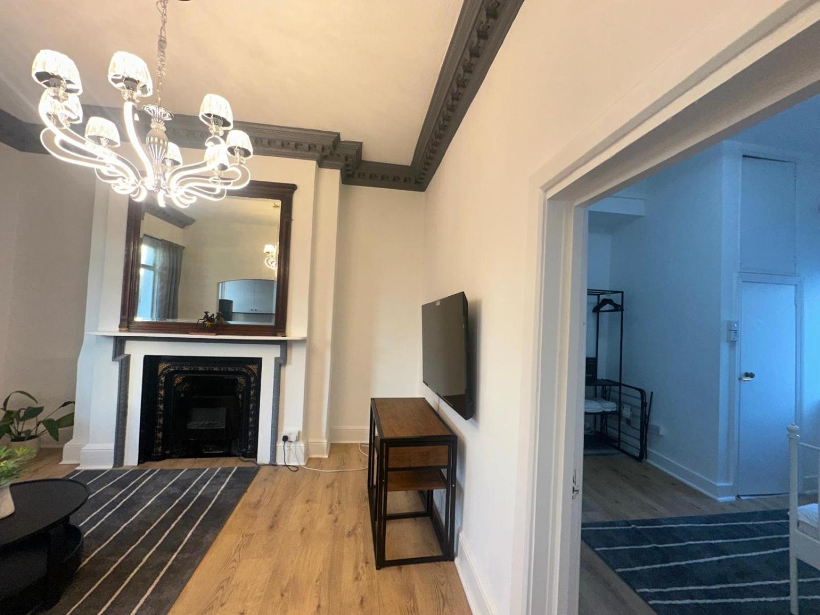 First Floor One Bed Apartment In Central West London Exteriör bild
