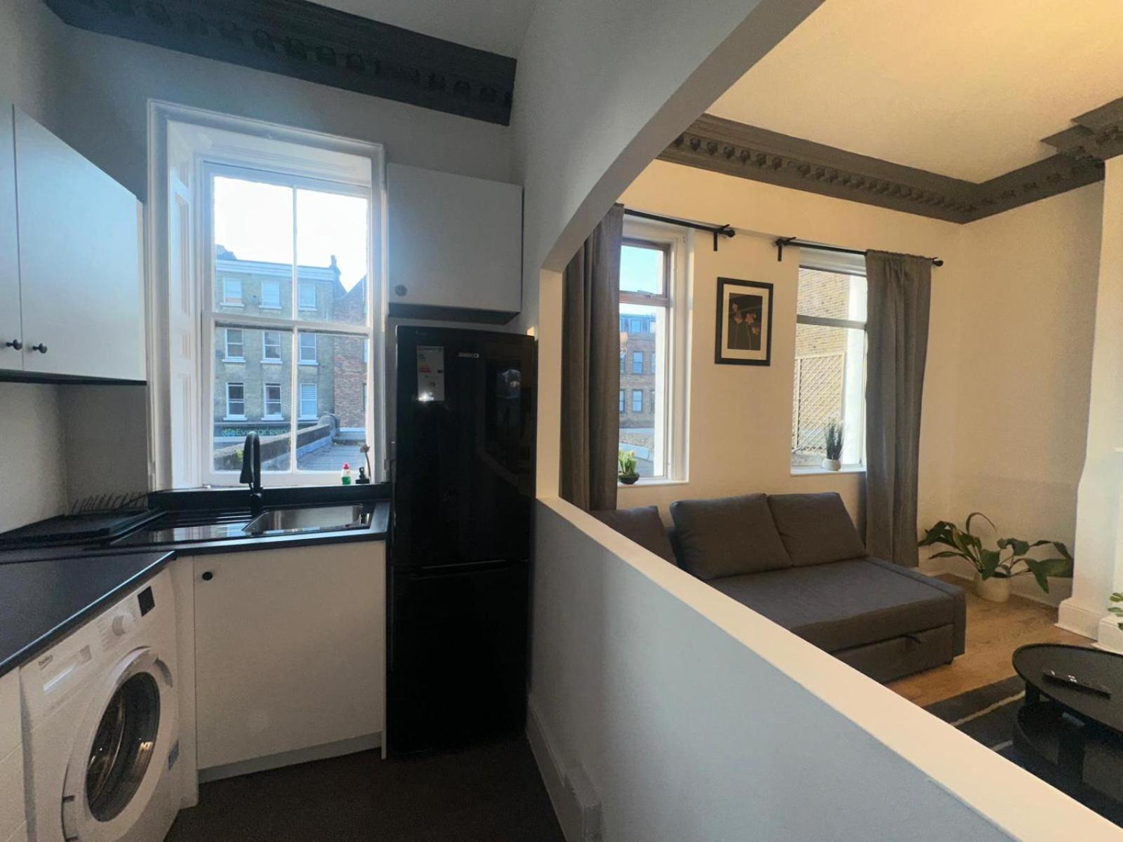 First Floor One Bed Apartment In Central West London Exteriör bild