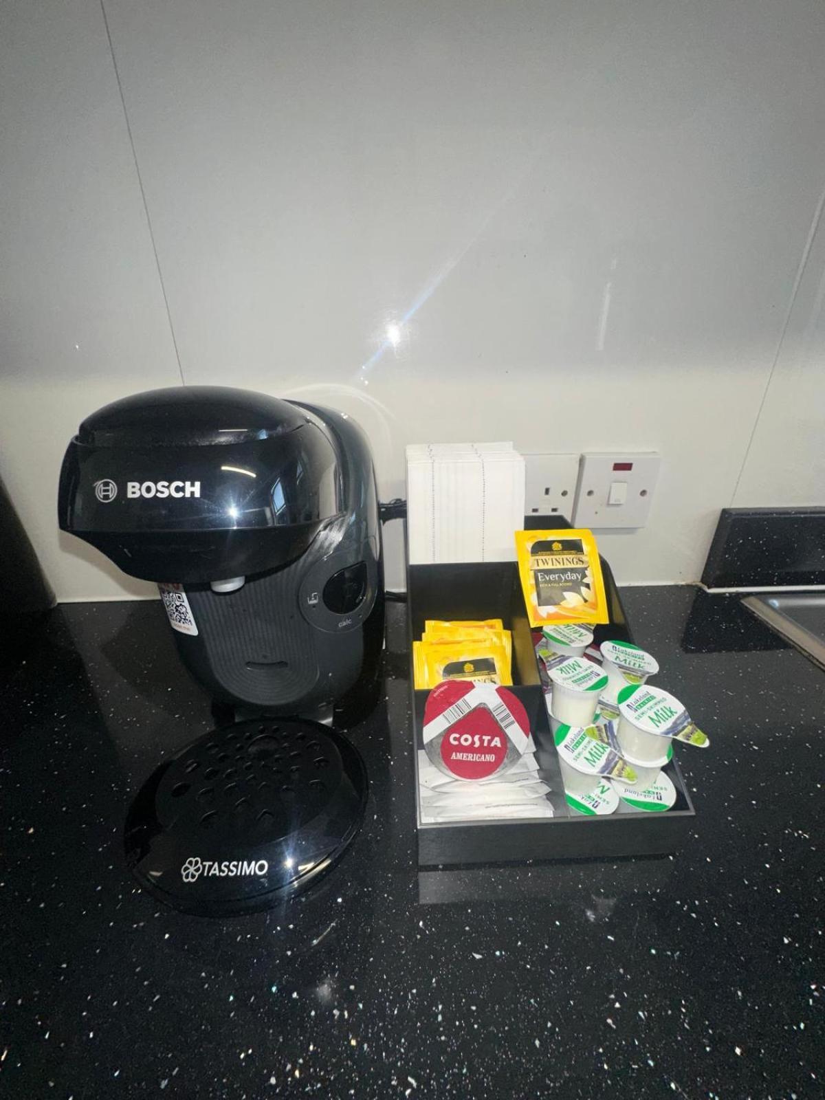 First Floor One Bed Apartment In Central West London Exteriör bild