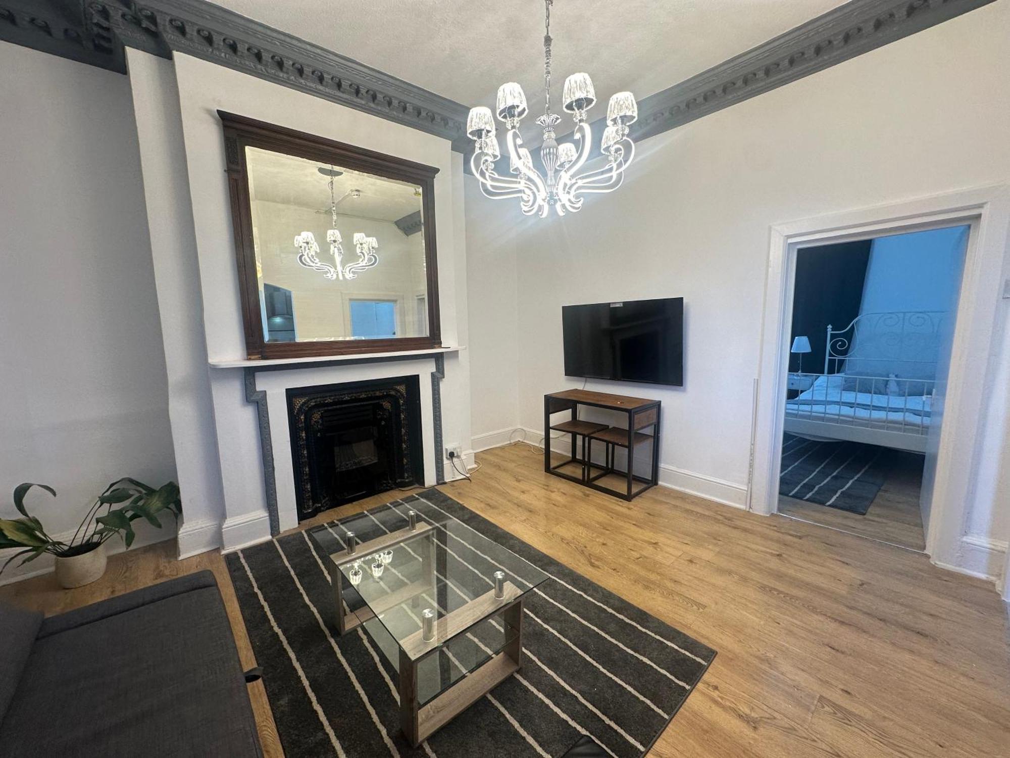 First Floor One Bed Apartment In Central West London Exteriör bild